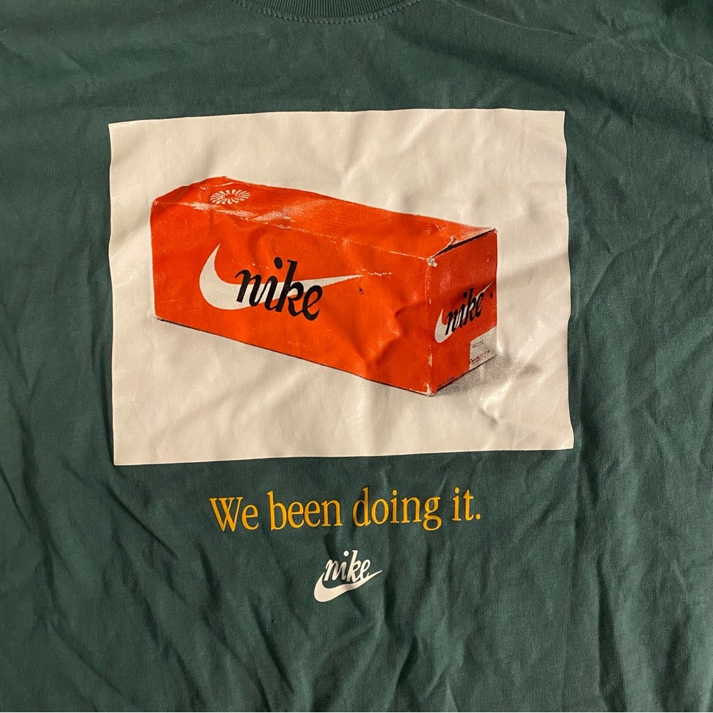 NIKE everyday tee